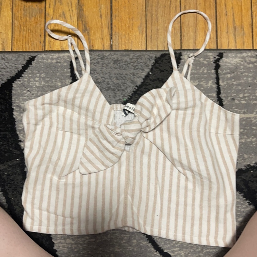 abercrombie and fitch crop top